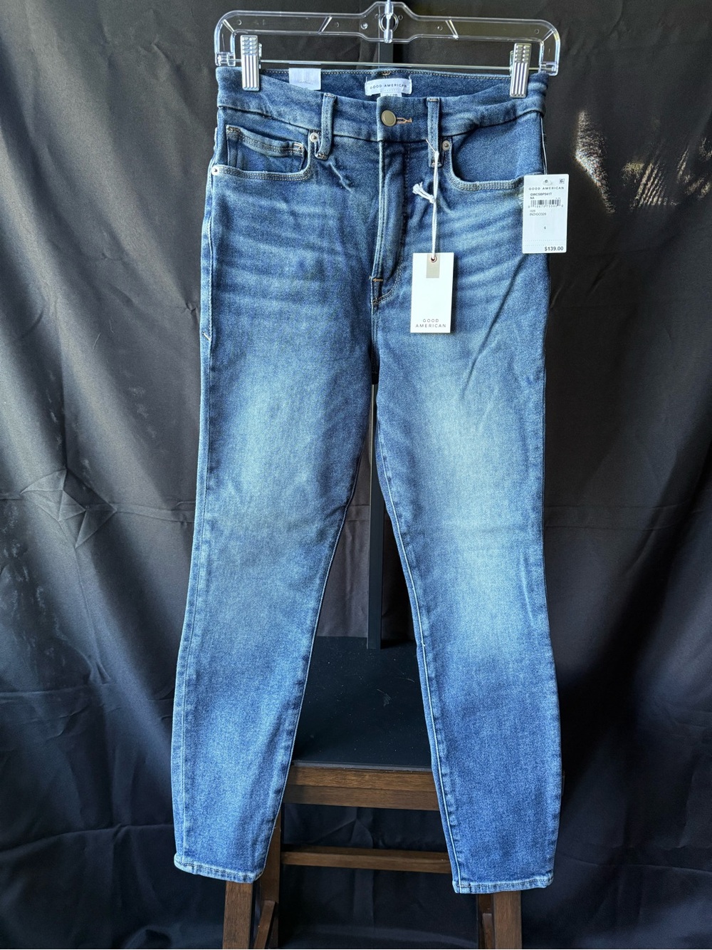 Good American Slim Skinny Jeans in Faded Blue